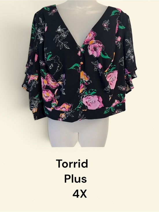 torrid Tops - TORRID Black Floral Crop Top w/ Beautiful Pink & Green Blooms PLUS: 4X    #A